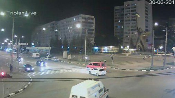 karety-skoroj-pomoschi-mchalis-v-storonu-alekseevki_rect_da44e5cab8e55dfd2f5428b18b97ef4e