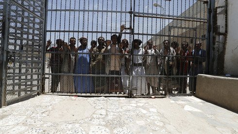 yemen-inmates-escape-prison_si