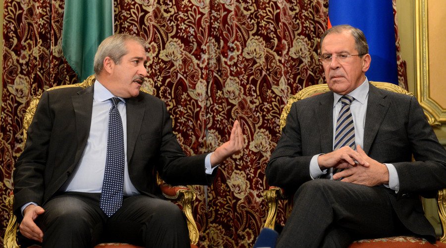 Russian Foreign Minister Sergei Lavrov (R) speaks with his visiting Jordan counterpart Nasser Judeh during their meeting in Moscow, on December 9, 2013. © KIRILL KUDRYAVTSEV / AFP