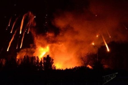 7592783-vzryvy-v-svatove-zadejstvovany-pozharny