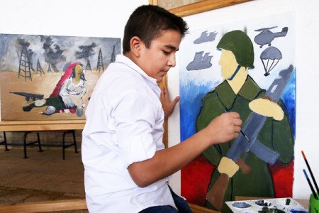DAMASCUS, SYRIA. OCTOBER 25, 2015. A drawing class in a school for orphans of Syrian Army officers who died during military operations. Valery Sharifulin/TASS —ири€. ƒамаск. 25 окт€бр€ 2015. ”рок рисовани€ во дворе школы дл€ детей-сирот из семей офицеров сирийской армии, погибших на военных действи€х. ¬алерий Ўарифулин/“ј——