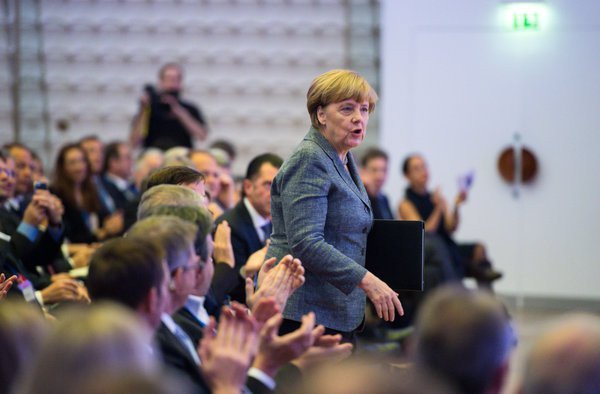 DWN-Merkel-600x394