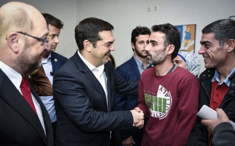 Alexis Tsipras, centre, with the first group of refugees being relocated from Greece to Luxembourg 