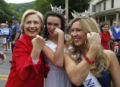la-na-democrats-clinton-sanders-new-hampshire-20151224