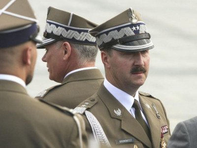 2016-03-03 10_33_50-Efekt Macierewicza_ Fala odejść na najwyższych stanowiskach w armii - Polityka.p