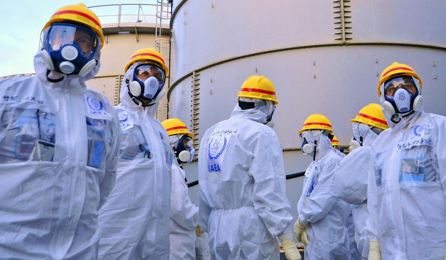 pic_giant_112114_SM_IAEA-Inspectors
