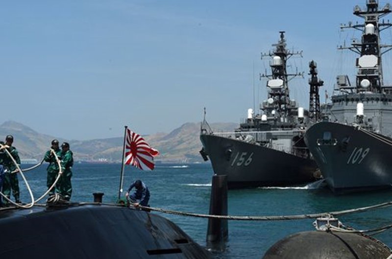 The JS Oyashio, JS Ariake and JS Setogiri dock in Subic Bay, north of Manila April 3, 2016.