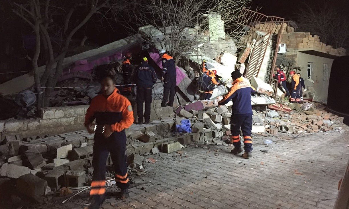 VIDEO: Aftermath of Car Bomb Attack on Police Station in Diyarbakir