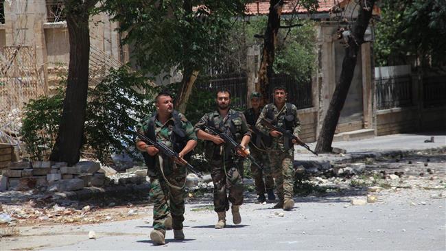 Syrian army soldiers patrol in government-controlled Aleppo's al-Khalidiyah area on June 28, 2016. ©AFP