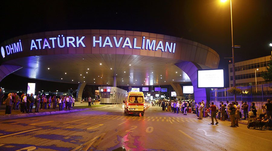 Ambulance cars arrive at Turkey's largest airport, Istanbul Ataturk, Turkey, following a blast June 28, 2016. © Osman Orsal / Reuters