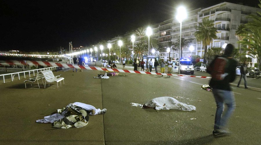 Bodies are seen on the ground July 15, 2016 after at least 30 people were killed in Nice, France, when a truck ran into a crowd celebrating the Bastille Day national holiday July 14. © Eric Gaillard / Reuters