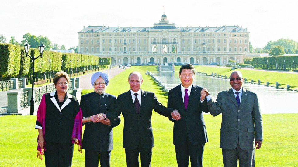 (President Xi Jinping poses with BRICS leaders in Russia in 2013