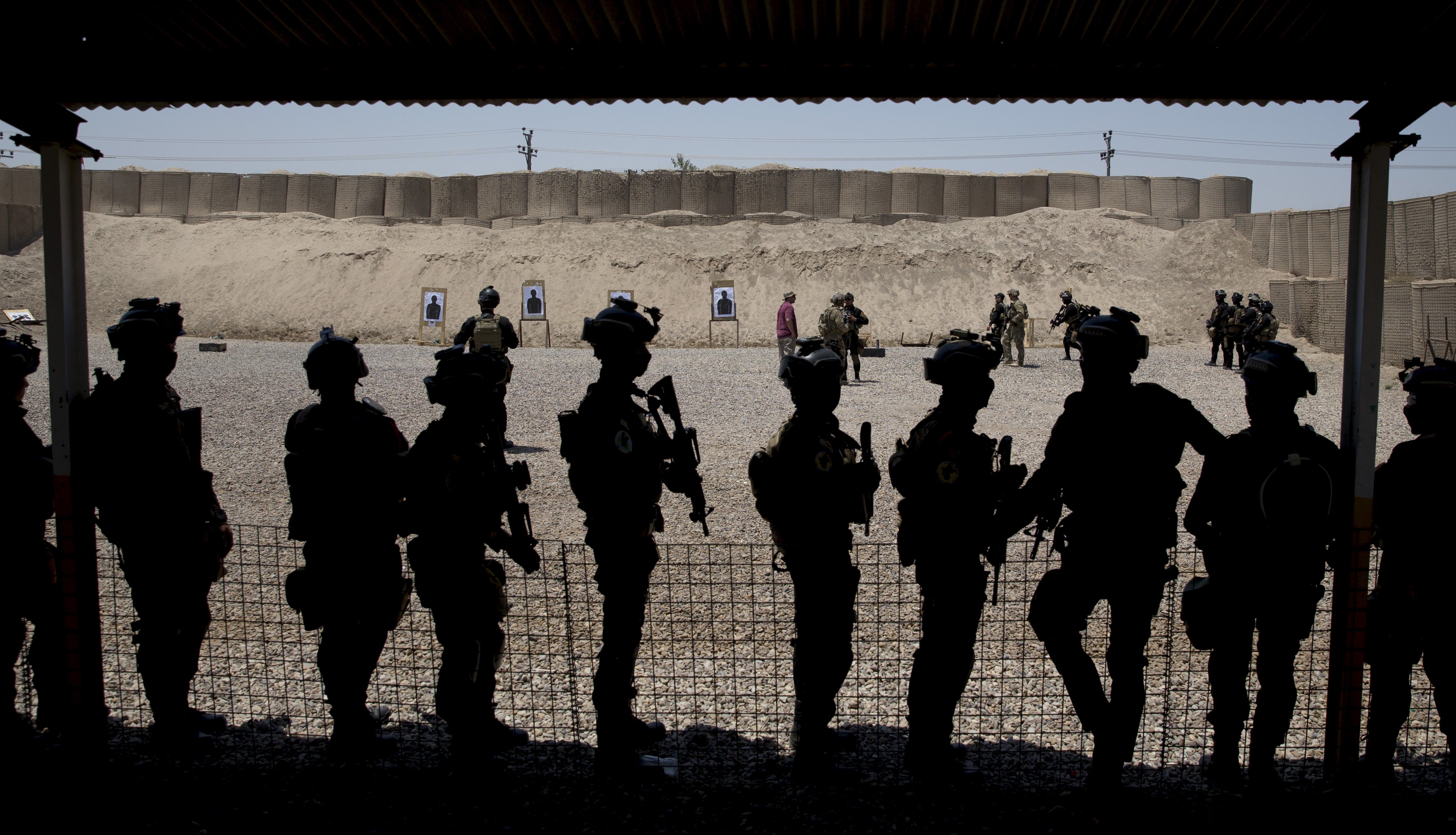 Members of the Iraqi military train at the Counter Terrorism Service training location, as observed by US Defense Secretary Ash Carter in Baghdad, Iraq, Thursday, July 23, 2015.REUTERS/Carolyn Kaster/Pool
