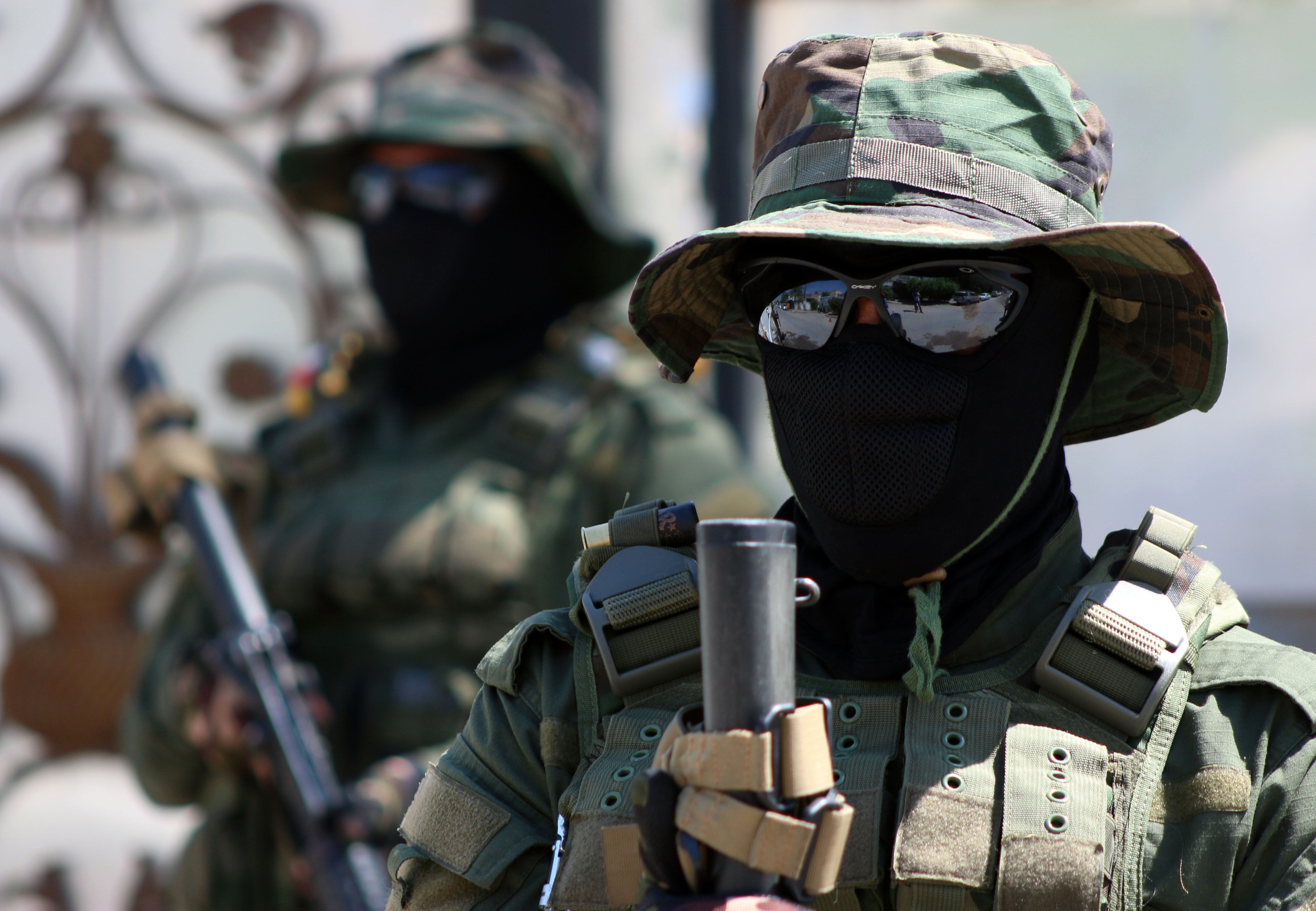 Iraqi fighters of the Shiite militia Asaib Ahl al-Haq (The League of the Righteous) stand guard outside their headquarters on May 18, 2015 in the Iraqi mainly Shiite southern city of Basra, as Shiite militias converged on Ramadi in a bid to recapture it from jihadists who dealt the Iraqi government a stinging blow by overrunning the city in a deadly three-day blitz. "When it comes to readiness, we have more than 3,000 fighters waiting for a signal from the secretary general (of Asaib) Sheikh Qais al-Khazali," spokesman Jawad al-Talabawi said.  AFP PHOTO / HAIDAR MOHAMMED ALI          (Photo credit should read HAIDAR MOHAMMED ALI/AFP/Getty Images)