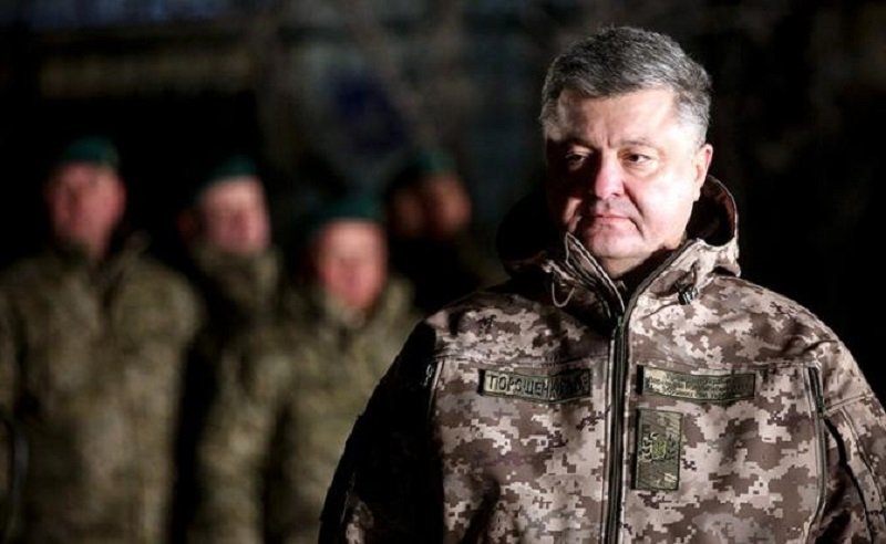 President of Ukraine Petro Poroshenko during a meeting with military personnel at the Shirokino region command center (Photo: Mikhail Palinchak/press-service of the President of the Ukraine/TASS)