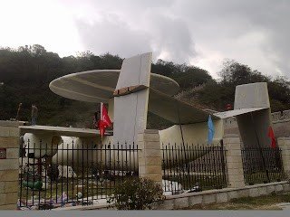 Additional photo of the same mock-up aircraft located at Wuhan. Horizontal and vertical tail surfaces appear to be non-functional.