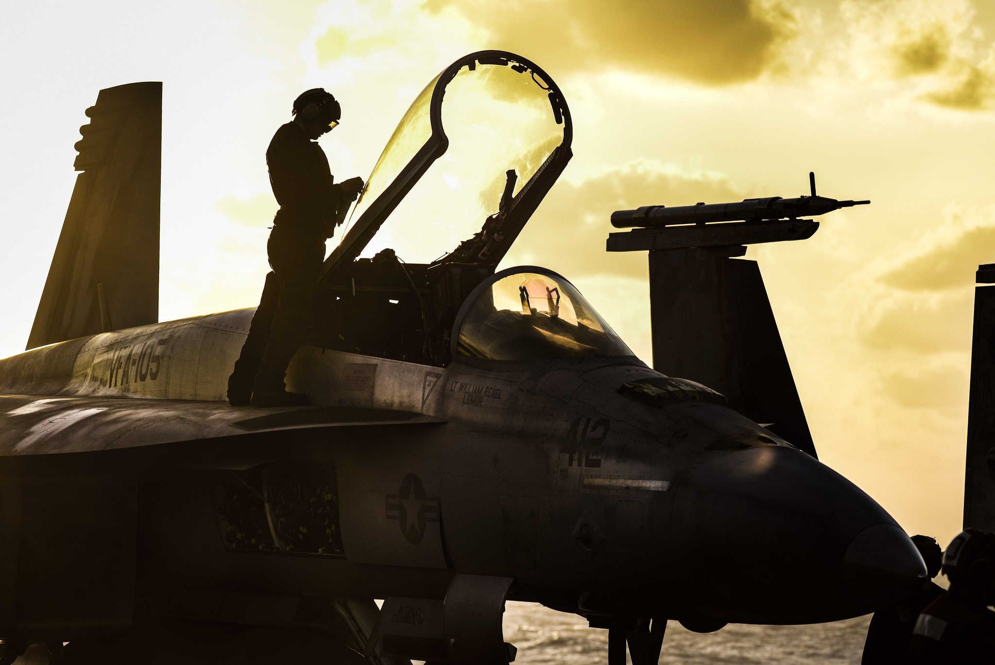f/a-18 e super hornet f 18 Gunslingers of Strike Fighter Squadron navy