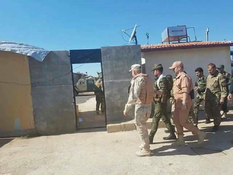 An alleged photo of Suheil al-Hassan, Commander of the Tiger Forces, with Russian miltiary advisers from the area of Palmyra. Source: https://twitter.com/MIG29_/status/860421930607923200